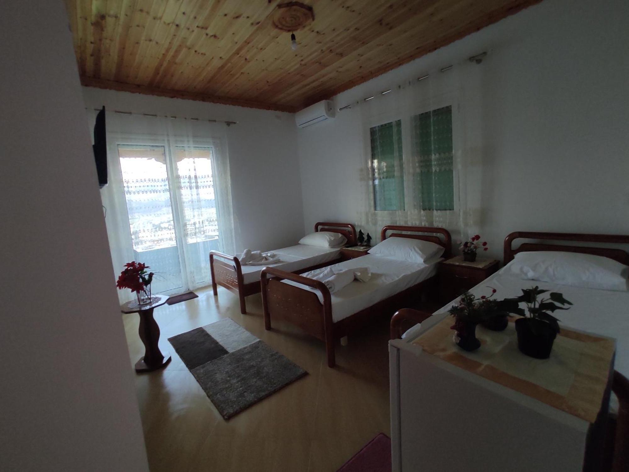 Dino Guest House Gjirokaster Exterior photo