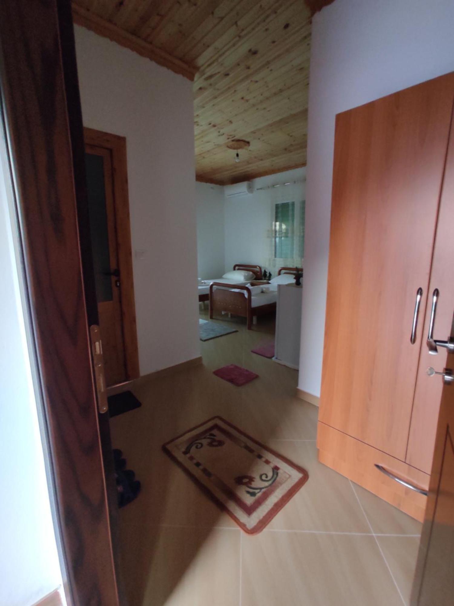 Dino Guest House Gjirokaster Exterior photo